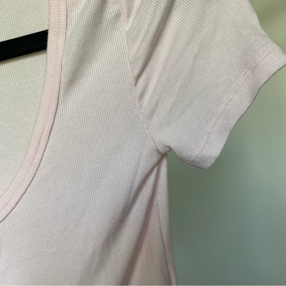 ARITZIA Sunday Best Holly Top T-shirt Baby Tee in Light Baby Pink • XS - Picture 2 of 9